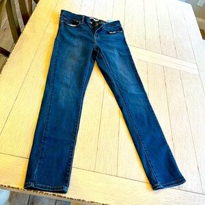 Levi’s Slimming Skinny Jeans, like new, size 29